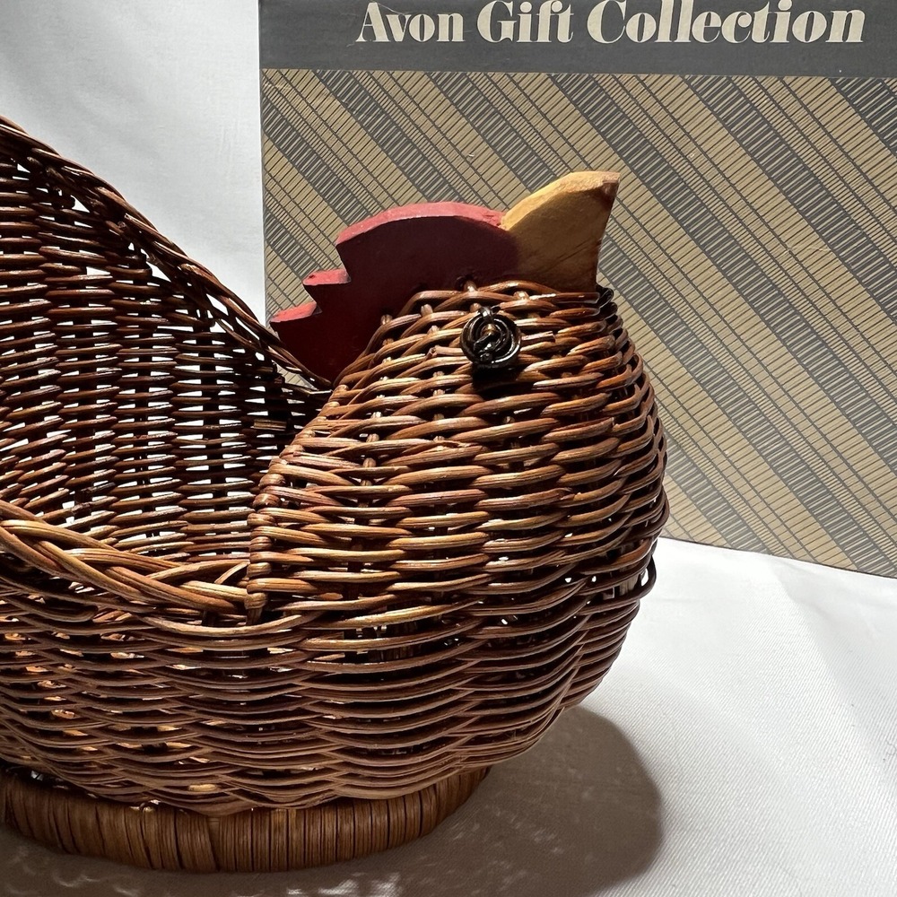 5" x 4.75" x 3.25" Avon Gift Collection Wicker Menagerie Hen
